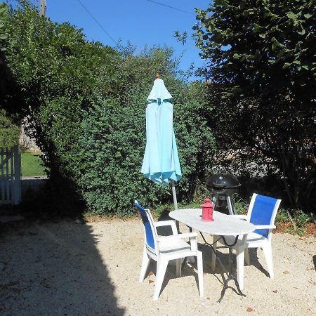 Chat Noir Gite Et Chambre D'Hotes Genouille  Exterior foto