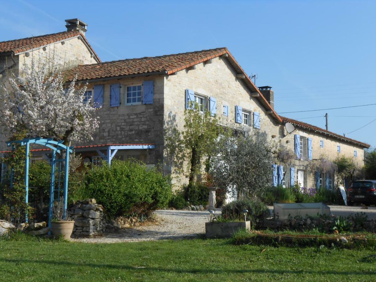 Chat Noir Gite Et Chambre D'Hotes Acomodação com café da manhã Genouille  Exterior foto