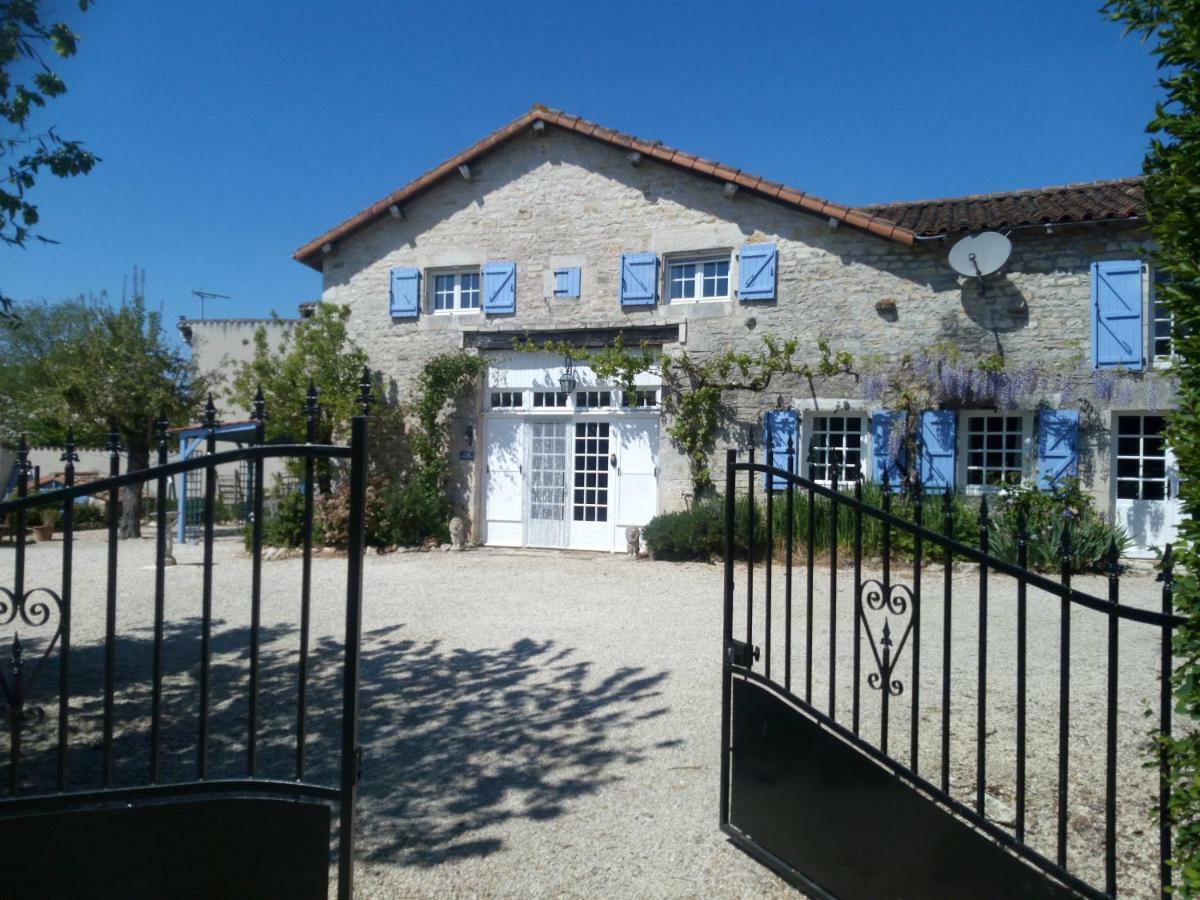 Chat Noir Gite Et Chambre D'Hotes Genouille  Exterior foto